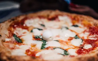 Maîtrisez la pâte à pizza épaisse et moelleuse : ma recette infaillible