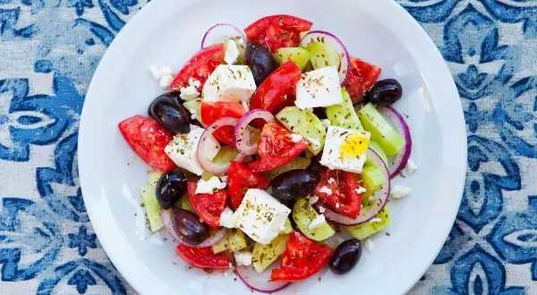 Salade Grecque: Ma Recette Authentique & 5 Erreurs à Éviter