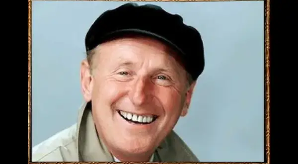Salade de fruits Bourvil : histoire, paroles & la recette "jolie"