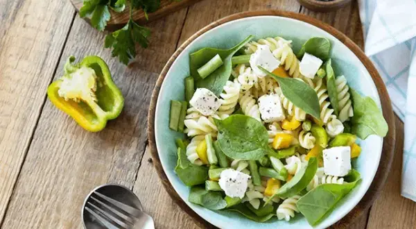 Salade de pâtes froides : les secrets d'un plat estival inoubliable