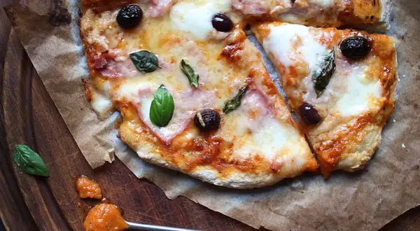 Pizza Mozzarella : La Recette Maison qui Bat la Pizzeria ?