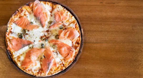 Pizza au saumon maison : la recette facile et ses secrets d'expert