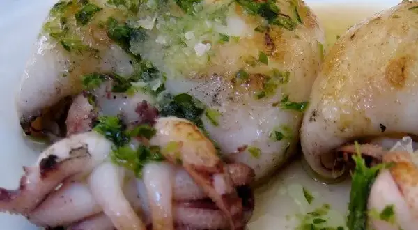 Seiche grillée à la poêle : le secret d'une tendreté parfaite