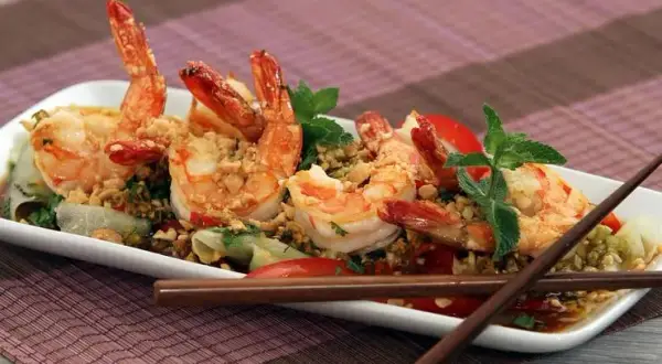 Salade de crevettes thaï : le secret d'une recette fraîche et rapide